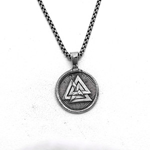 yunnique <b>Titanium</b> Steel Unisex Geometric Round Pendant Necklace Minimalist Style Jewelry For Daily Wear - Product Image 1