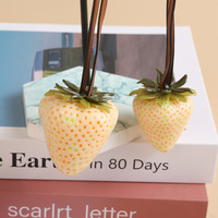 Porte-clés pendentif sac en forme de fraise tendance, accessoires de décoration mignons en résine 3D, corde de suspension créative pour porte-clés