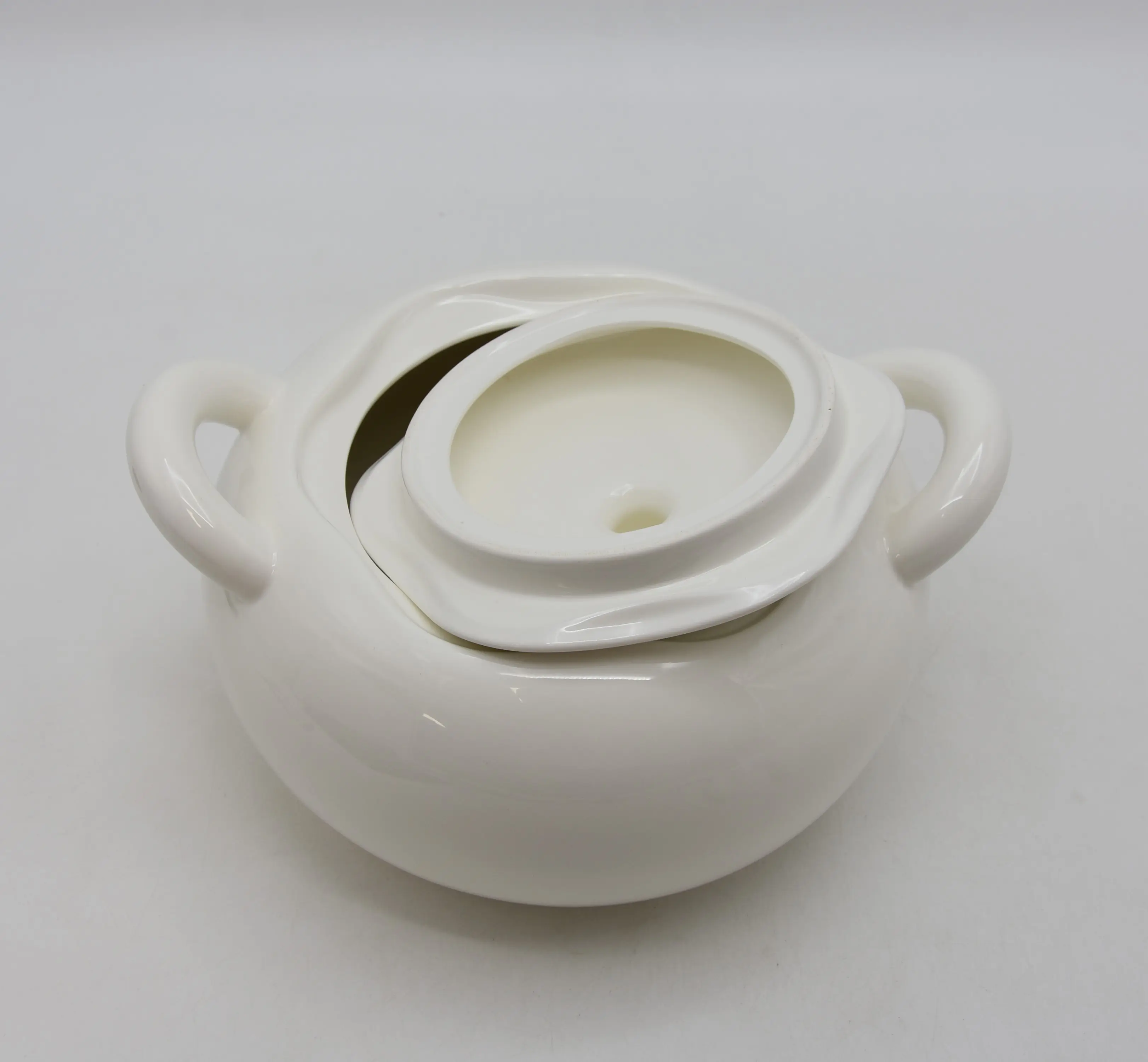 Nuovi prodotti bianchi eleganti in 2023 nuovo Set di stoviglie in ceramica di porcellana ossea