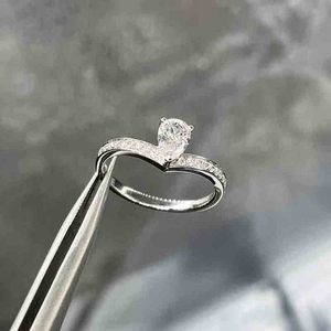 Anello Classico a Goccia con Zirconi Geometrici per Donne, Gioiello Scintillante da Matrimonio - Product Image 1