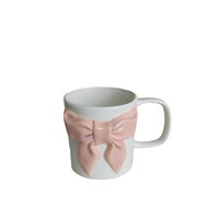 Tasse à café en céramique de style américain élégante avec un design en forme de nœud, dotée d'un motif sous-glaçure peint à la main inspiré d'Instagram