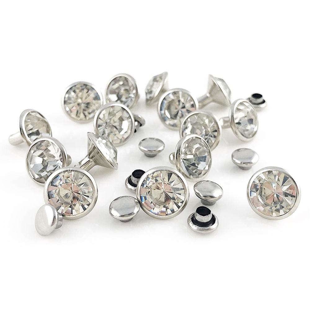 Mejora tu línea de ropa con tachuelas de color plata para ropa