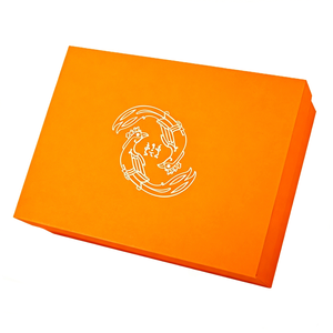 Luxuriöses Tragbares Umweltfreundliches Geschenkbox-Set aus Recyclingmaterialien mit Orangefarbenem Deckel und Boden, Goldfolien-Logo, Maßgefertigtem Einsatz und Passender Papiertüte - Product Image 4