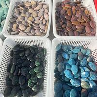 Vente flash Pierres de guérison pour les mains Pierres précieuses naturelles Améthyste Calcite Quartz Cristal Pierre de paume polie pour cadeau