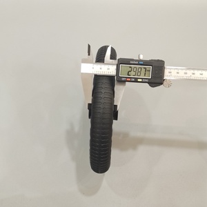 Ensemble de roues de 8 pouces pour fauteuil roulant 8 "X 1 1/4 Roues de rechange pour fauteuils roulants manuels <span class=keywords><strong>Pneu</strong></span> solide en PU avec roulements de 12mm - Product Image 4