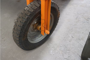 Kleiner Landwirt Verwendet Selbstfahrende Kompostwender für Organische Kompostierung - Product Image 4