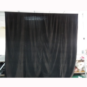 Support de toile de fond portable en aluminium pour mariage, utilisant des tuyaux et des rideaux. - Product Image 1
