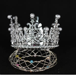 Couronnes en plastique bon marché pour anniversaire, vente d'usine, diadèmes de roi, diadèmes de concours de beauté, diadèmes décoratifs pour enfants, mini couronnes rondes en plastique perlé pour gâteau - Product Image 6