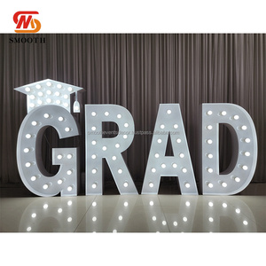 Letras Decorativas Personalizadas SMOOTH de 4 pies con Luz LED, Letras Metálicas Resistentes con Forma de Corazón y Signo de Interrogación - Product Image 2