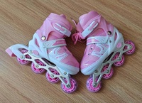 Patins à roulettes en PVC à quatre roues à flash unique, approvisionnement direct du fabricant, pour enfants, avec fermeture à lacets, adaptés aux débutants