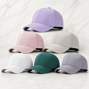 Casquette de baseball sportive formelle d'été réglable à 6 panneaux en PVC, perforée au laser, respirante, imperméable, en tissu à séchage rapide, motif feuille personnalisé - Product Image 1