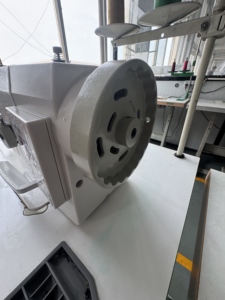 WholeSale Price DS303 FlatBed Lockstitch Industrial <b>Sewing</b> Machine Top & Bottom Feed High-Speed Machine for Garments - Product Image 2