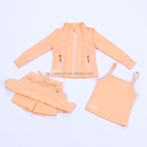 Set di <span class=keywords><strong>Abbigliamento</strong></span> <span class=keywords><strong>Sportivo</strong></span> per Bambine in Tre Pezzi: Giacca, Top e Gonna con Orlo Smerlato, Personalizzabile - Product Image 2
