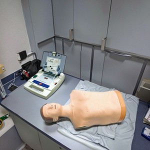 Kombinasi dari defibrilasi simulasi eksternal otomatis dan CPR pelatihan manusia tersimulasi - Product Image 4