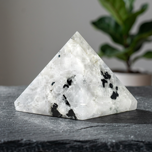 Pyramides en pierre de lune arc-en-ciel faites à la main en gros, cristaux naturels, artisanat, Feng Shui, Reiki, minéraux, roches, Europe, en vrac - Product Image 2