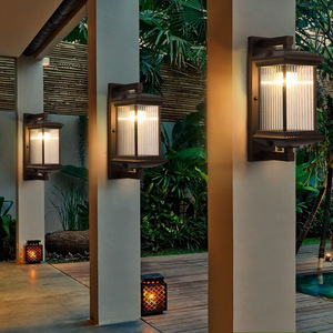 Lámparas de pared LED de lujo contemporáneas Linterna de luz montada en la pared de acero inoxidable brillante para paisaje exterior con energía solar - Product Image 6