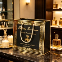Sacs en papier de luxe haut de gamme à prix de gros avec logo estampé à chaud doré pour emballage de flacons de parfum avec poignée en corde