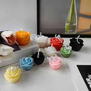 Bougie parfumée à la rose faite à la main et de forme originale pour offrir aux filles et pour les vœux de fêtes - Product Image 4