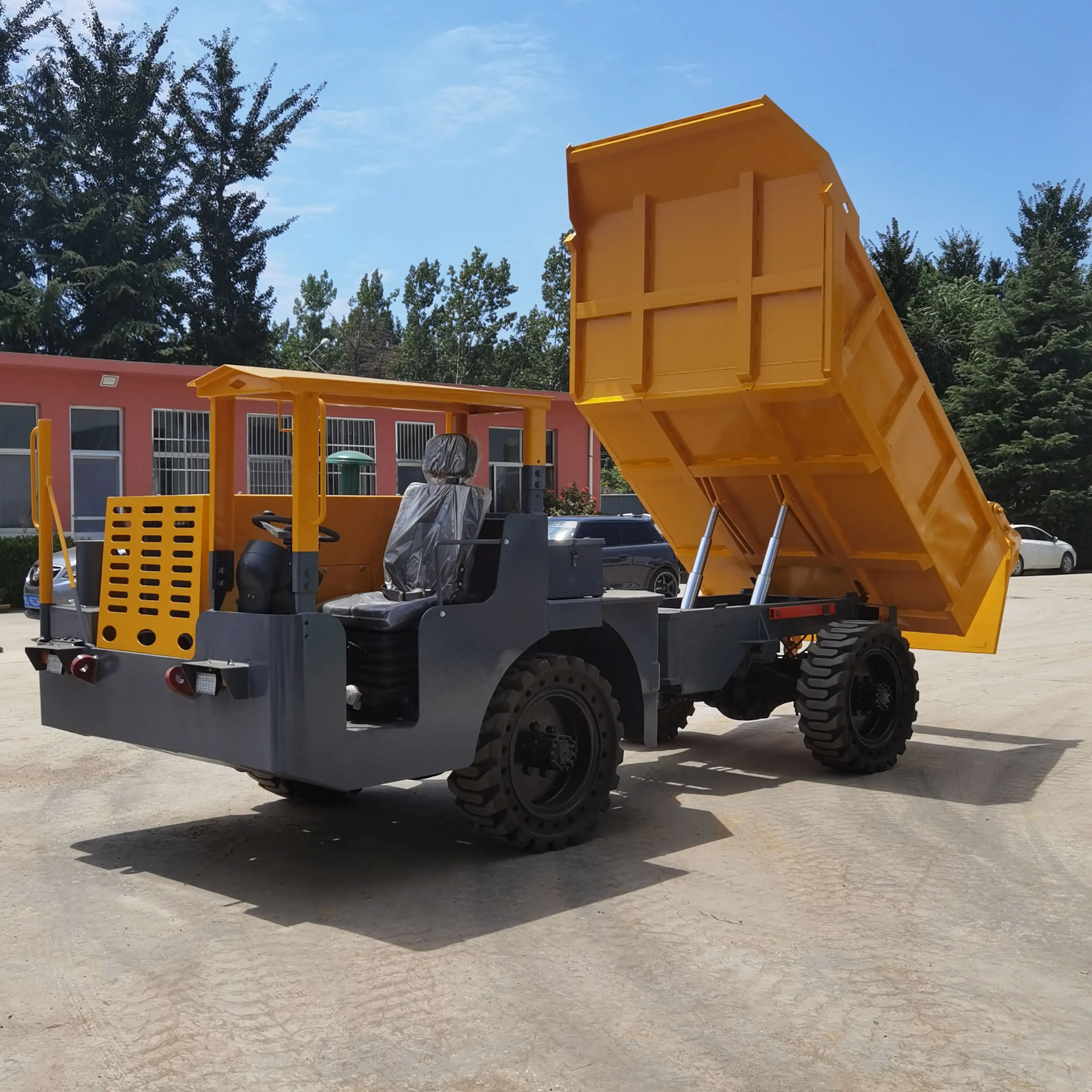 Camion à benne basculante EPA CE UK4 UK8 UK12 4 tonnes 8 tonnes 12 tonnes profil bas robuste 4 roues pour mines souterraines en vente au Pérou