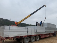 Système de cabane préfabriquée en acier léger sur mesure, design moderne, installation rapide, caractéristiques écologiques pour la location en plein air et le tourisme