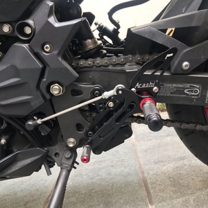ชุดพักเท้าหลังปรับระดับได้ CNC สำหรับรถมอเตอร์ไซค์ KAWASAKI ZX-R400 Ninja400 ปี 2018-2023 และ Z400 ปี 2019-2023 - Product Image 2