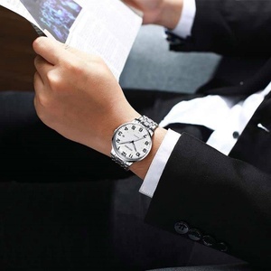 Montre à quartz élégante avec bracelet en acier - Product Image 6
