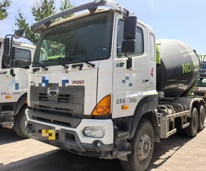 Camion malaxeur Zoomlion 12m3 d'occasion en bon état avec châssis Hino Camions malaxeurs à béton - Product Image 2