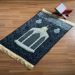 เสื่อละหมาดอิสลามแบบขายส่งและแบบม้วนเก็บได้ เสื่อละหมาดลายนูนสำหรับมัสยิด พรมละหมาดอิสลาม - Product Image 3