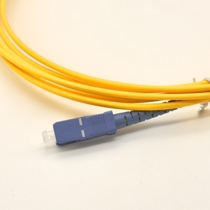 ファイバーパッチコード2m (<span class=keywords><strong>7ft</strong></span>) 、SC UPC、シンプレックス、シングルモード (OS2) 、2.0mm、イエロー - Product Image 3