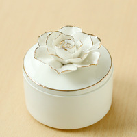 Boîte à bijoux en céramique exquise, artisanat en porcelaine, design floral, cadeau de mariage, pot en céramique doré fait main avec couvercle fleuri