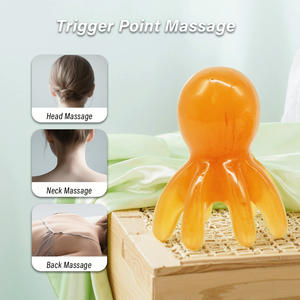 Color naranja Tamaño 5,6 CM/2,2 PULGADAS * 7,3 CM/2,87 PULGADAS Masajeador de cuero cabelludo de pulpo y herramienta Gua Sha para relajación profunda - Product Image 2