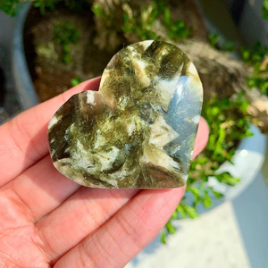 Cuarzo Rutilado de Mica Verde Natural al por Mayor, Corazón Pulido, Piedra de Palma Curativa, Adorno Decorativo, Tema Amor CrystalHola - Product Image 3