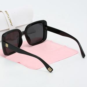 Lunettes de soleil polarisées JUNCTURE pour femmes, monture carrée de grande taille, lunettes de soleil rétro tendance, lunettes de soleil de haute qualité pour femmes - Product Image 6