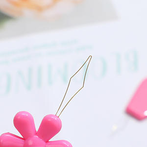 Renkli el dikiş aracı çiçek şekli kolay plastik iğne geçirici - Product Image 4