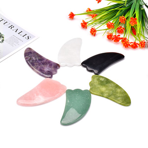 Strumento per Massaggio Facciale Gua Sha in Quarzo Rosa Naturale e Giada Bianca a Forma di Corno, Applicazione per il Viso Mushang Guasha - Product Image 4