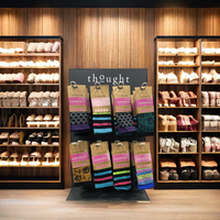 Anpassbares Doppelseitiges Holz-Socken-Display-Regal für Supermärkte Verbesserte Sockenpräsentation für Erhöhte Verkaufszahlen