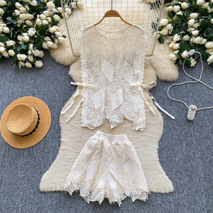 Conjunto elegante de verano de 2 piezas para <span class=keywords><strong>mujer</strong></span>, top y traje corto de encaje ajustado, ropa al por mayor - Product Image 2