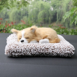 Tapis de simulation de chatons à fourrure réaliste 2 en 1 pour la maison, le tableau de bord de la voiture, le <span class=keywords><strong>d</strong></span>ésodorisant, les cadeaux promotionnels. - Product Image 4