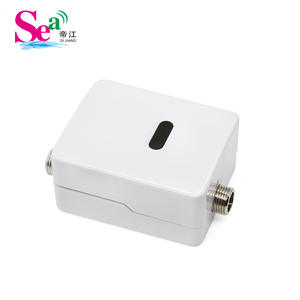 Couvre-urinoir entièrement automatique à capteur infrarouge intégré avec valve à impulsions, accessoires de salle de bain et de toilettes - Product Image 1