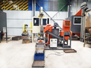 Machine de granulation de câbles HVST en promotion, broyeur de fils, moteur, boîte de vitesses, PLC, séparateur de recyclage de fils de cuivre, garantie de 2 ans - Product Image 4