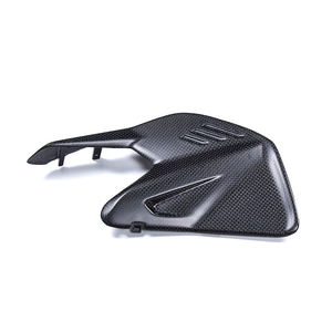 Protection de chaîne en fibre de carbone pour Ducati Panigale V4 / V4S / V4R 2025 - Product Image 3