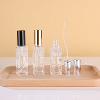 Flacons d'échantillons de parfum carrés haut de gamme 15 ml, flacon pulvérisateur en verre vide avec bouchon doré pour parfums DIY et diffuseurs d'arômes