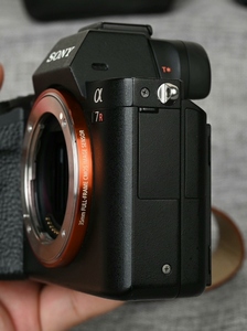 กล้องมิเรอร์เลส Alpha 7R II สภาพ 95% ใหม่ ความละเอียด 42.4MP เซ็นเซอร์ฟูลเฟรมความละเอียดสูง 42.4MP แบบ Back-illuminated CMOS สำหรับ Excep - Product Image 5