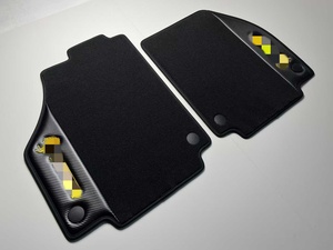 Tapis de sol en nylon personnalisés avec couleur et emblème pour Ferrari F8 Tributo Spider, tapis de voiture épaissis pour supercar - Product Image 1