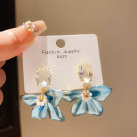 Anting Bunga Mutiara Berlapis Berlian dari Paduan Logam - Perhiasan Telinga Elegan Kelas Atas Gaya Retro Prancis untuk Wanita, Anti Alergi