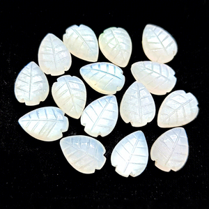 Piedra de luna blanca natural tallada a mano en forma de hoja, piedra preciosa de 14 mm y 10 mm, piedra suelta de luna tallada para la fabricación de joyas, venta al por mayor. - Product Image 1