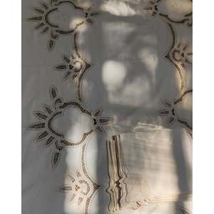 Mantel de Lino con Encaje Renacentista, 12 Servilletas Antiarrugas para Bodas, Banquetes, Salas de Estar y Comedores, Muestra Gratis para Hoteles - Product Image 4