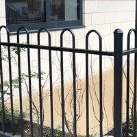 Clôture Moderne en Acier à Pointes, Panneaux de Sécurité Tubulaires en Acier Galvanisé pour la Protection des Limites de Villas, Usines et Jardins