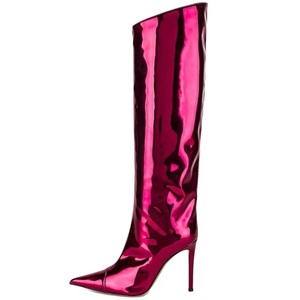Botas de tacón de aguja puntiagudas de cuero con estampado de serpiente en pintura metálica láser dorada y plateada, diseño largo, botas de moda de invierno con estampado de serpiente - Product Image 5