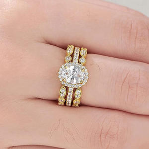 Anello di fidanzamento da donna in oro giallo con diamante taglio brillante rotondo naturale colore G, design a halo - Product Image 2